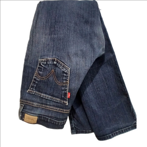 Levi's Perfectly Slimming 512 Dark Wash Jeans with stretch W 30"   EUC